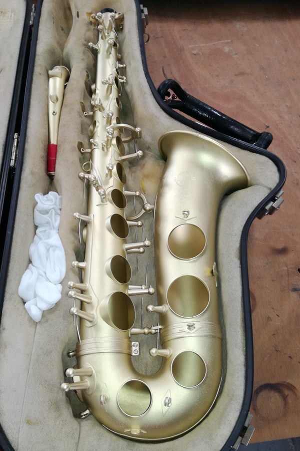 Saxofon nach Strahlvorgang